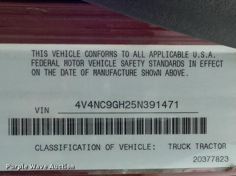 image for item DC7396 2005 Volvo VNL semi truck
