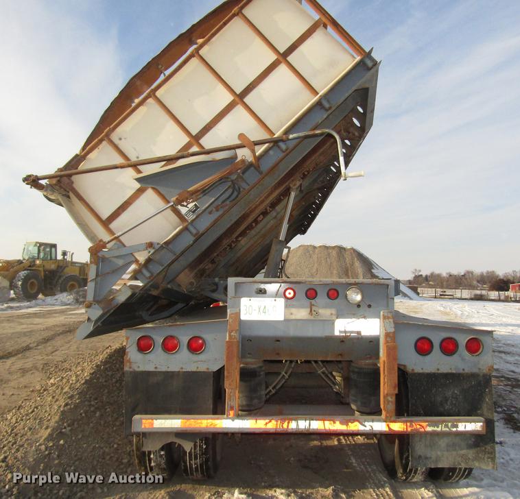 image for item DD2941 2000 Smithco 3003BH side dump trailer