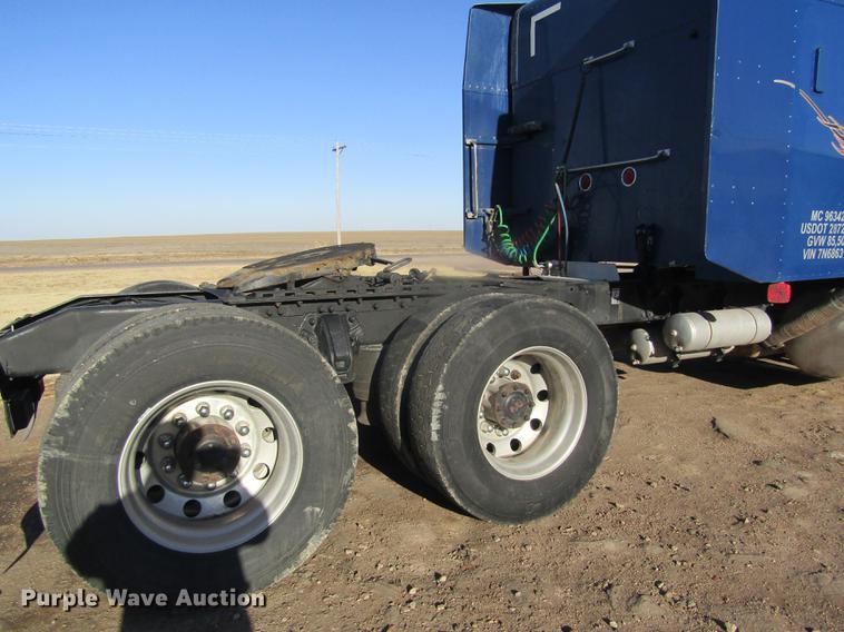 image for item DD8722 2007 Peterbilt 385 semi truck