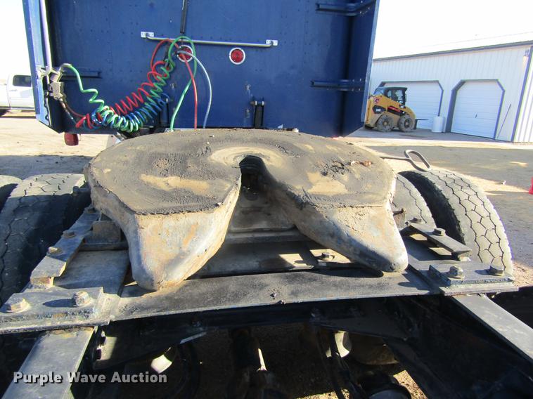 image for item DD8722 2007 Peterbilt 385 semi truck