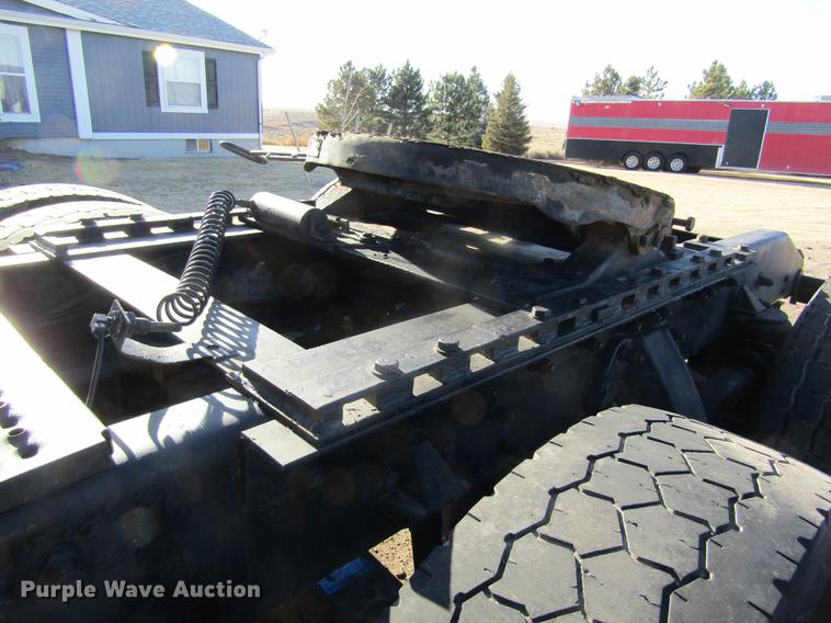 image for item DD8722 2007 Peterbilt 385 semi truck