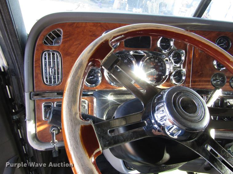 image for item DD8722 2007 Peterbilt 385 semi truck