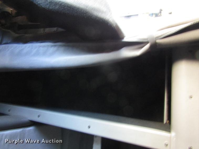 image for item DD8722 2007 Peterbilt 385 semi truck