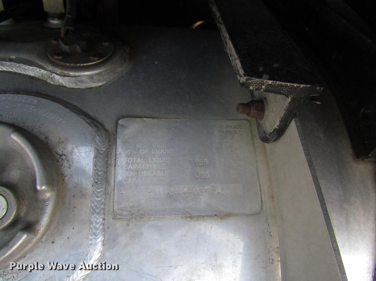 image for item DD8722 2007 Peterbilt 385 semi truck