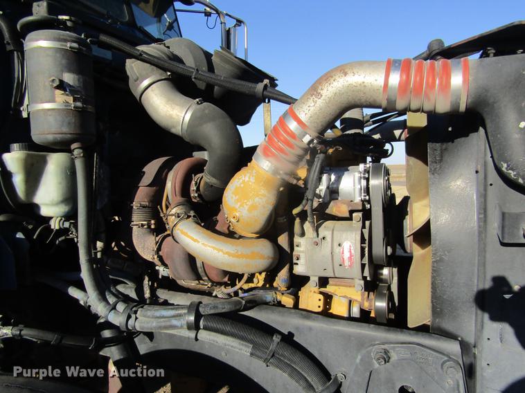 image for item DD8722 2007 Peterbilt 385 semi truck