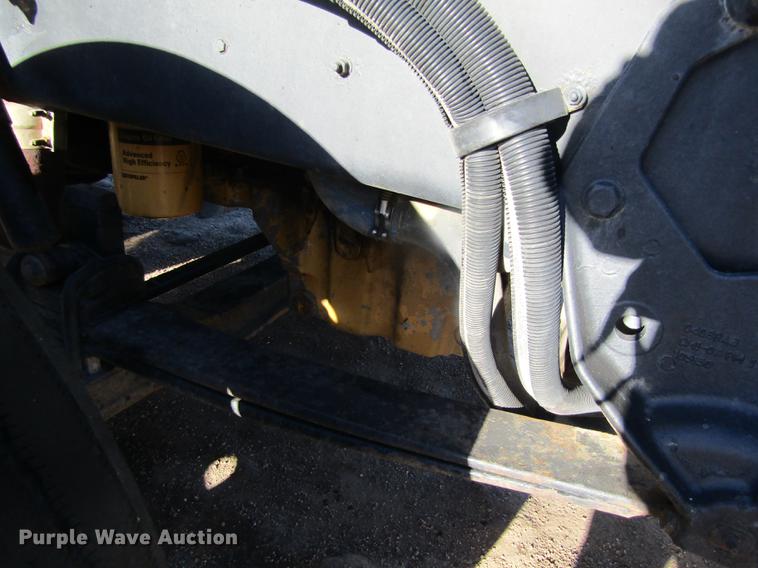 image for item DD8722 2007 Peterbilt 385 semi truck