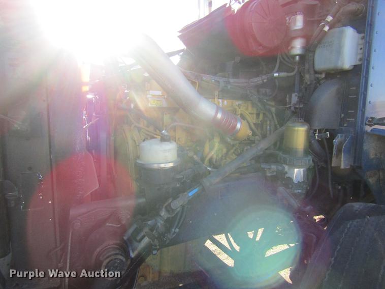 image for item DD8722 2007 Peterbilt 385 semi truck