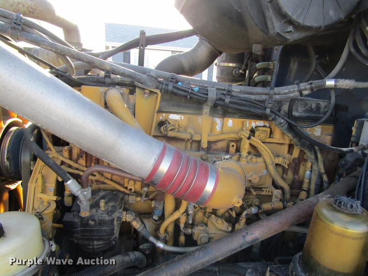 image for item DD8722 2007 Peterbilt 385 semi truck