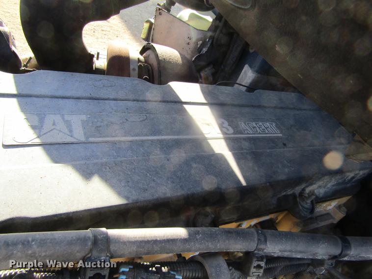 image for item DD8722 2007 Peterbilt 385 semi truck