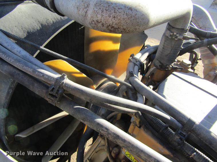 image for item DD8722 2007 Peterbilt 385 semi truck