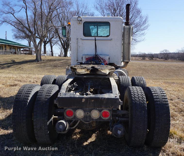 image for item DE3087 1994 Peterbilt 378 semi truck