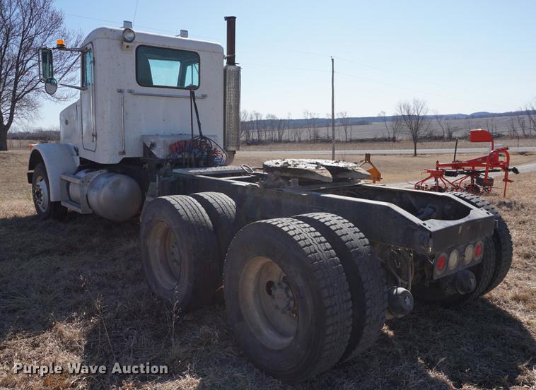 image for item DE3087 1994 Peterbilt 378 semi truck
