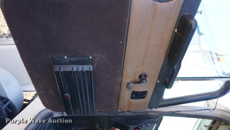 image for item DE3087 1994 Peterbilt 378 semi truck