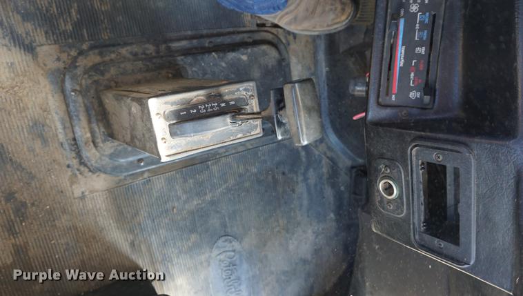 image for item DE3087 1994 Peterbilt 378 semi truck