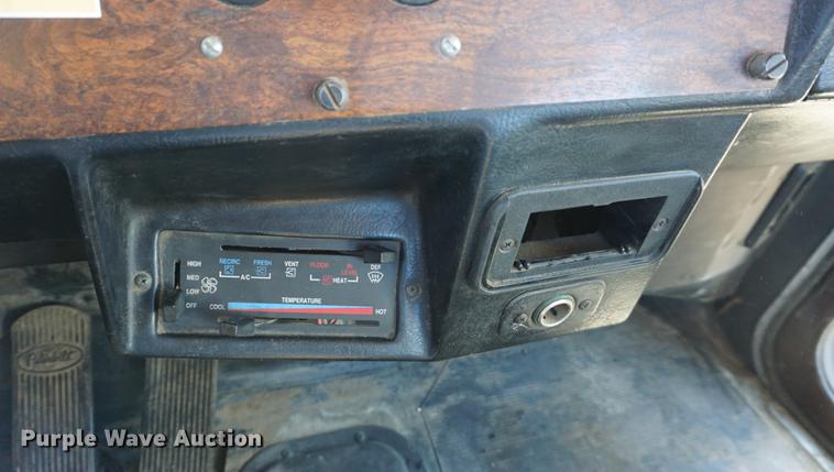 image for item DE3087 1994 Peterbilt 378 semi truck