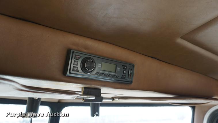 image for item DE3087 1994 Peterbilt 378 semi truck