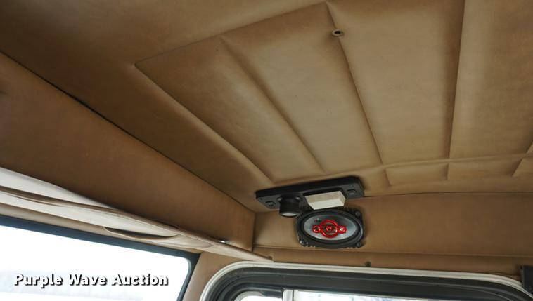 image for item DE3087 1994 Peterbilt 378 semi truck