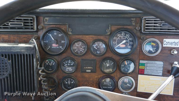image for item DE3087 1994 Peterbilt 378 semi truck