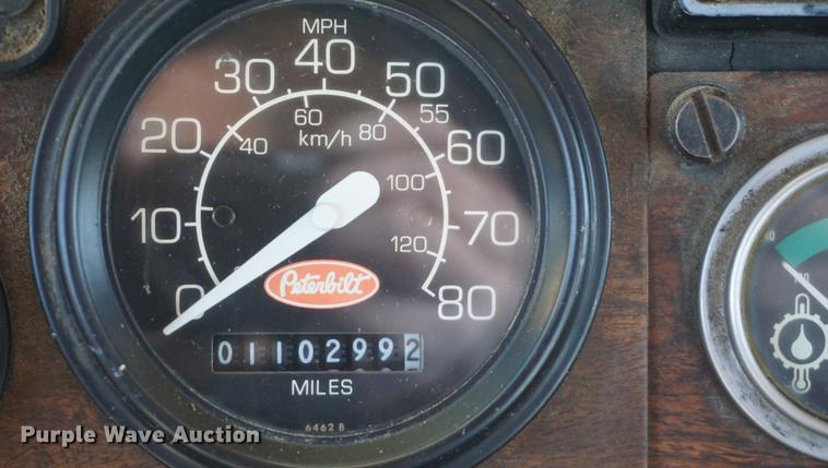 image for item DE3087 1994 Peterbilt 378 semi truck
