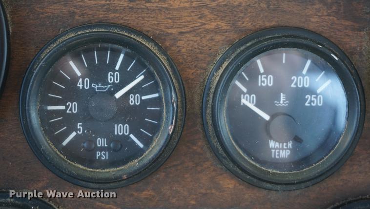 image for item DE3087 1994 Peterbilt 378 semi truck