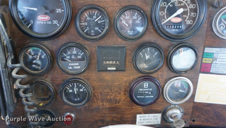 image for item DE3087 1994 Peterbilt 378 semi truck