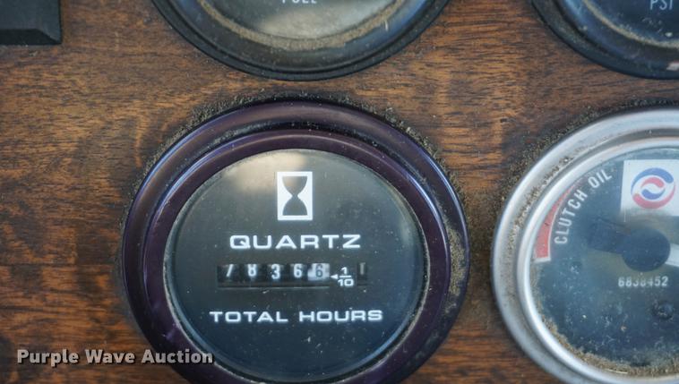 image for item DE3087 1994 Peterbilt 378 semi truck