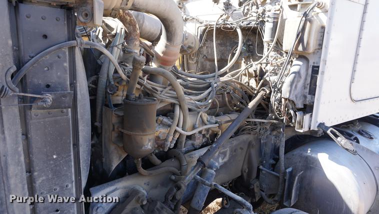 image for item DE3087 1994 Peterbilt 378 semi truck