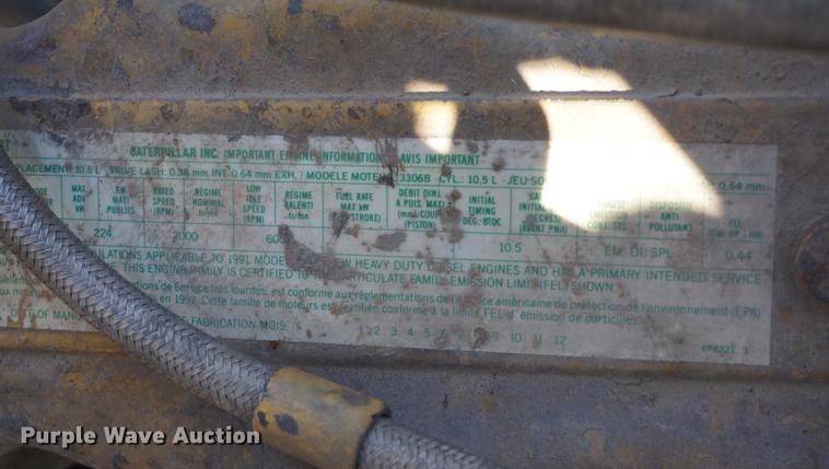 image for item DE3087 1994 Peterbilt 378 semi truck