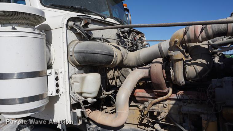 image for item DE3087 1994 Peterbilt 378 semi truck