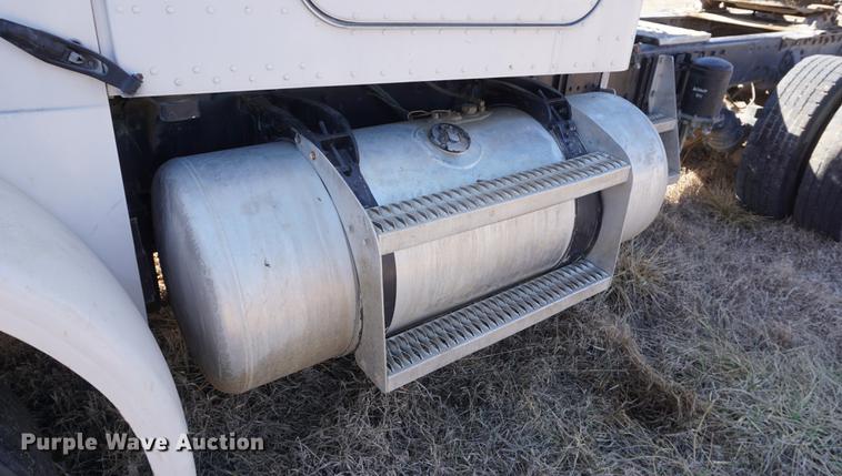 image for item DE3087 1994 Peterbilt 378 semi truck