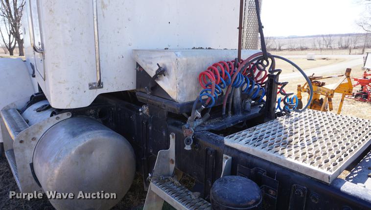 image for item DE3087 1994 Peterbilt 378 semi truck