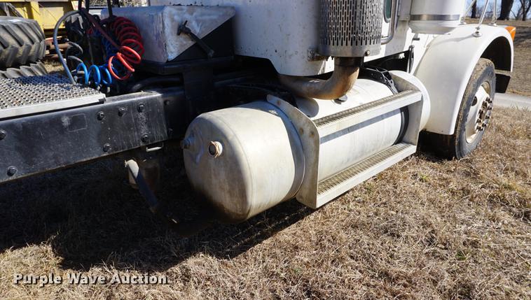 image for item DE3087 1994 Peterbilt 378 semi truck