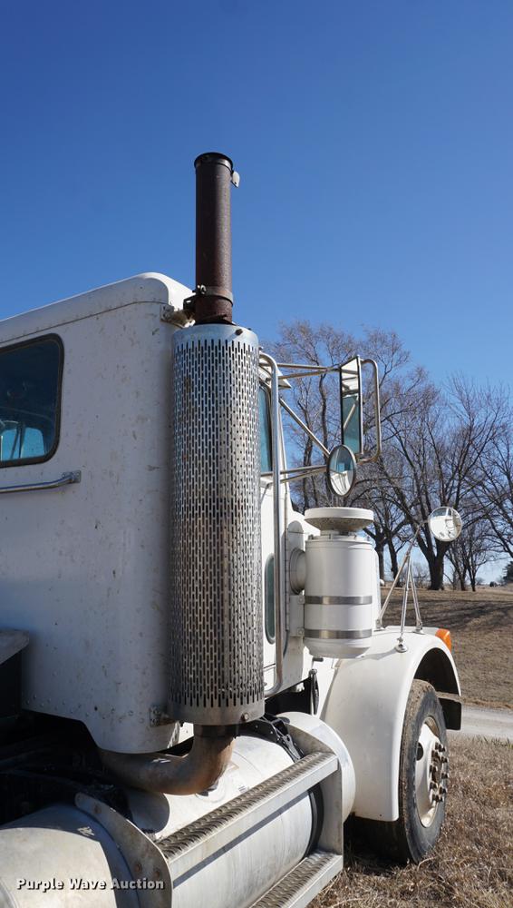 image for item DE3087 1994 Peterbilt 378 semi truck