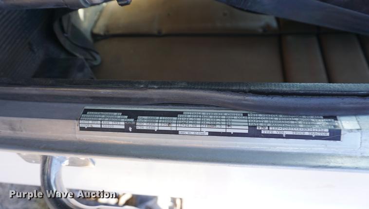 image for item DE3087 1994 Peterbilt 378 semi truck