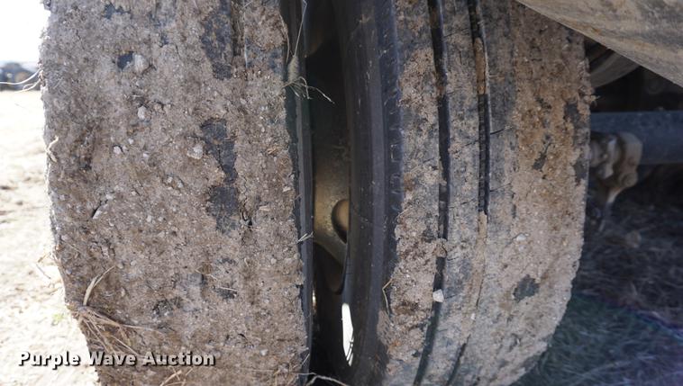 image for item DE3092 2000 shop built double hopper bottom grain trailer