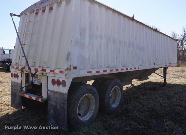 image for item DE3093 2001 Jet double hopper bottom grain trailer