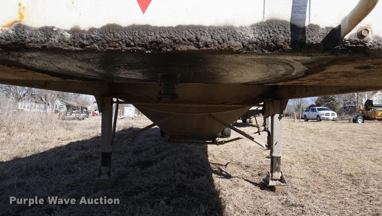 image for item DE3093 2001 Jet double hopper bottom grain trailer