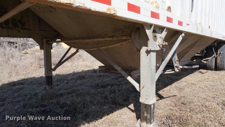 image for item DE3093 2001 Jet double hopper bottom grain trailer