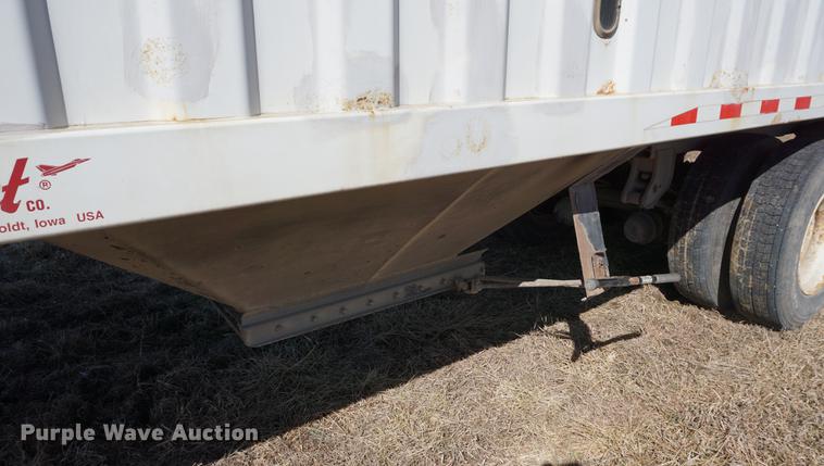 image for item DE3093 2001 Jet double hopper bottom grain trailer