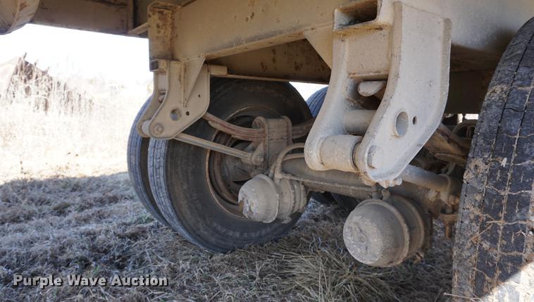 image for item DE3093 2001 Jet double hopper bottom grain trailer