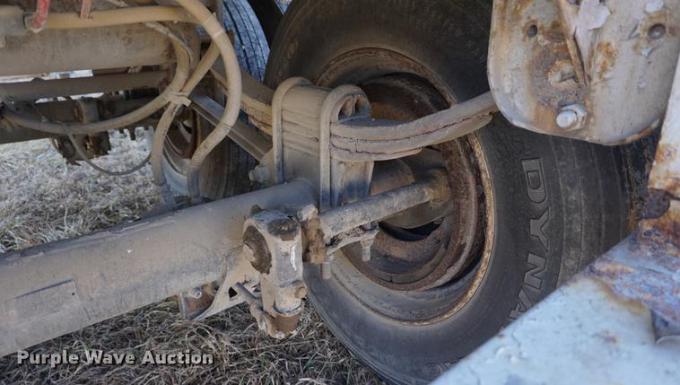 image for item DE3093 2001 Jet double hopper bottom grain trailer