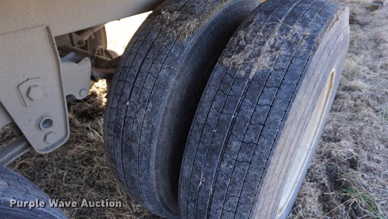 image for item DE3093 2001 Jet double hopper bottom grain trailer