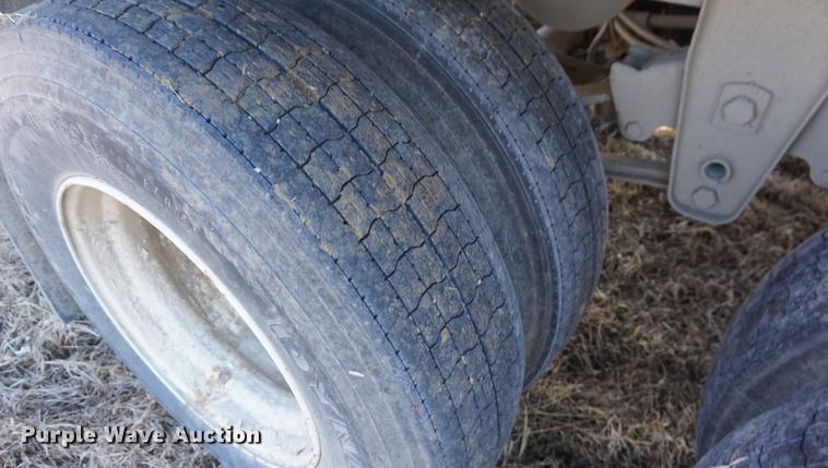 image for item DE3093 2001 Jet double hopper bottom grain trailer