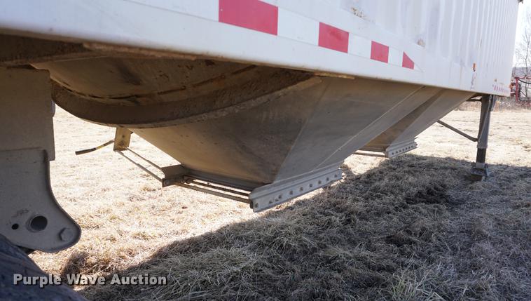 image for item DE3093 2001 Jet double hopper bottom grain trailer