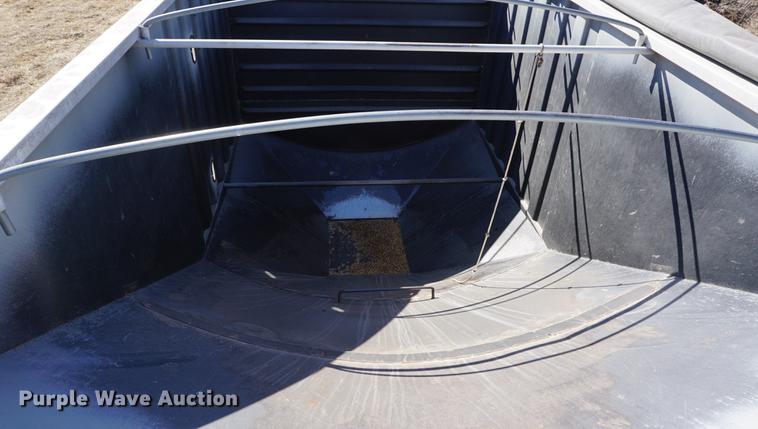 image for item DE3093 2001 Jet double hopper bottom grain trailer