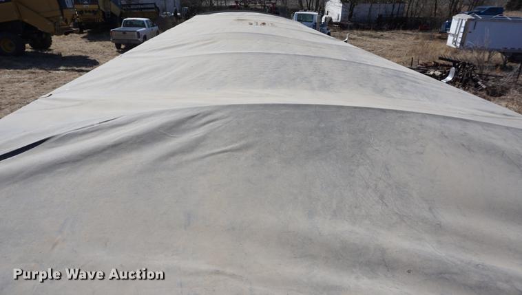 image for item DE3093 2001 Jet double hopper bottom grain trailer