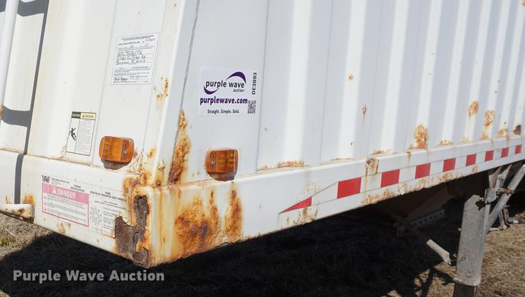 image for item DE3093 2001 Jet double hopper bottom grain trailer