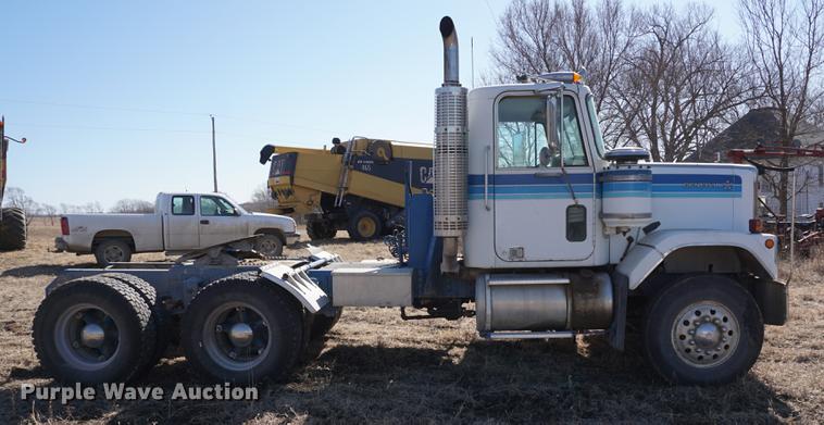 image for item DE3094 1978 GMC General semi truck