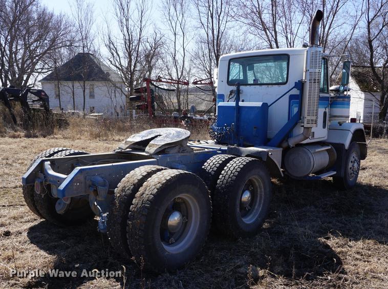 image for item DE3094 1978 GMC General semi truck