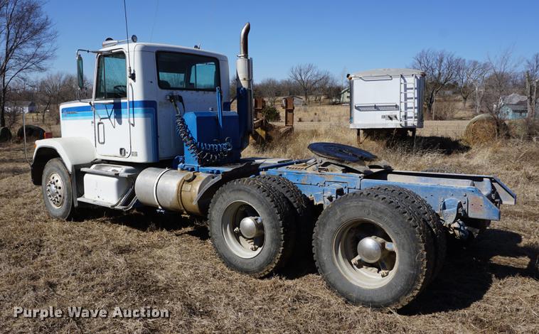 image for item DE3094 1978 GMC General semi truck